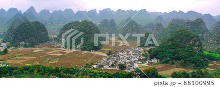 中国貴州省・万峰林の絶景 中国貴州省・万峰林の絶景 88100995