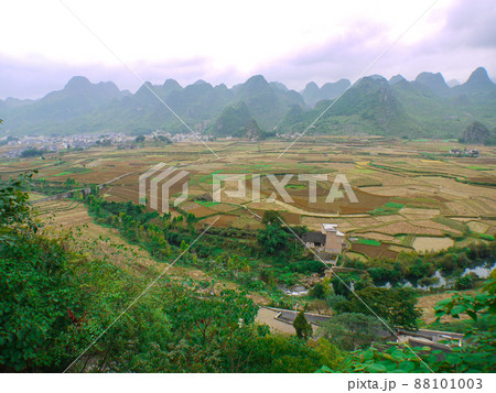 中国貴州省・万峰林の絶景 88101003