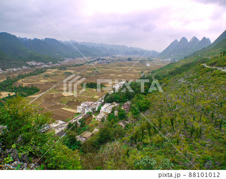 中国貴州省・万峰林の絶景 中国貴州省・万峰林の絶景 88101012