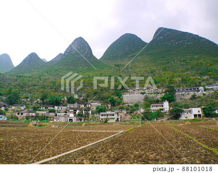 中国貴州省・万峰林の絶景 中国貴州省・万峰林の絶景 88101018