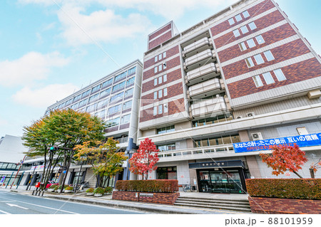 岩手県盛岡市　晴天の盛岡市役所 88101959