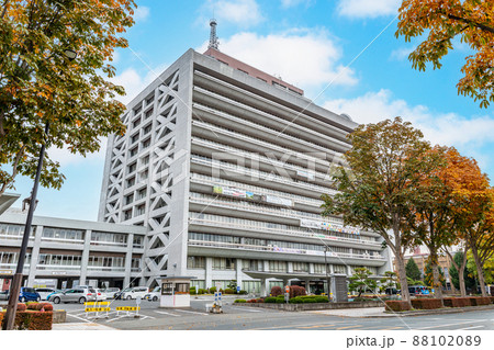 岩手県盛岡市　晴天の岩手県庁 88102089