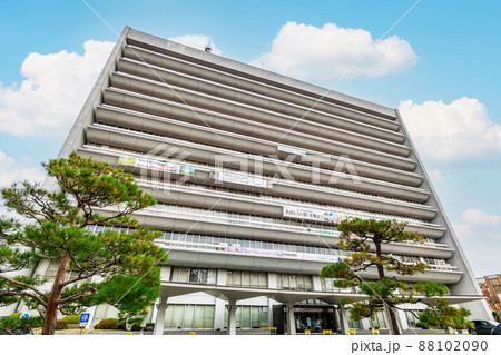 岩手県盛岡市　晴天の岩手県庁 88102090