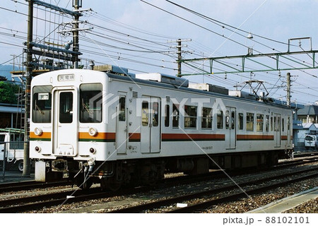 留置線に停車する飯田線の119系 88102101