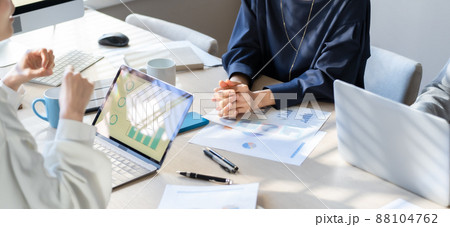 ビジネス　ミーティング　チーム　手元 88104762