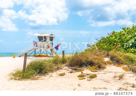 Lifeguard station on the beach in Fort Lauderdale, Florida USA 88107374
