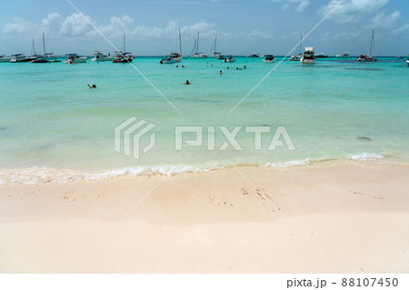 Beautiful Caribbean beach Playa Norte or North beach on the Isla Mujeres near Cancun, Mexico Beautiful Caribbean beach Playa Norte or North beach on the Isla Mujeres near Cancun, Mexico 88107450