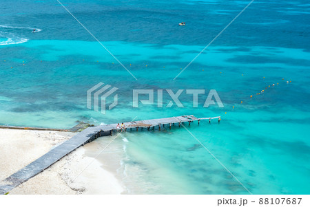 Caribbean wooden pier with turquoise aqua sea Caribbean wooden pier with turquoise aqua sea 88107687