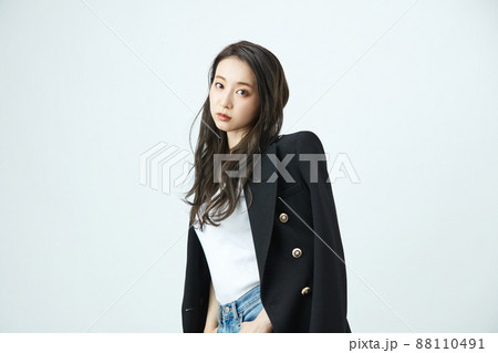 ファッション 若い女性 ファッション 若い女性 88110491