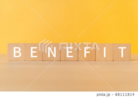 利益のイメージ|「BENEFIT」と書かれた積み木 利益のイメージ|「BENEFIT」と書かれた積み木 88111814
