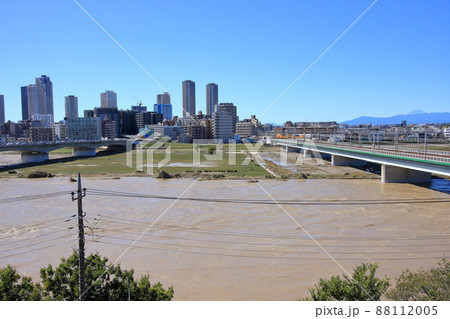 神奈川県・川崎市・多摩川（2019年10月13日台風一過） 88112005