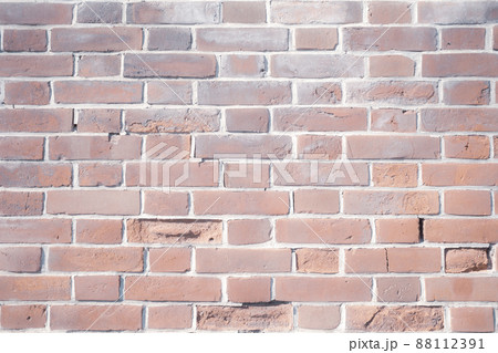 フランドル積みの古い赤レンガの背景素材 引き気味　a-2 明るめ 寒色 88112391