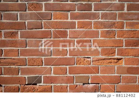 フランドル積みの古い赤レンガの背景素材　b-1 88112402