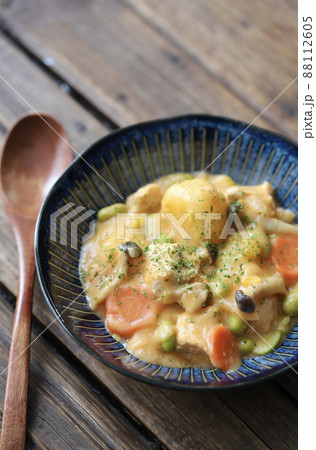 野菜たっぷり鶏肉のトマトクリームシチュー 88112605