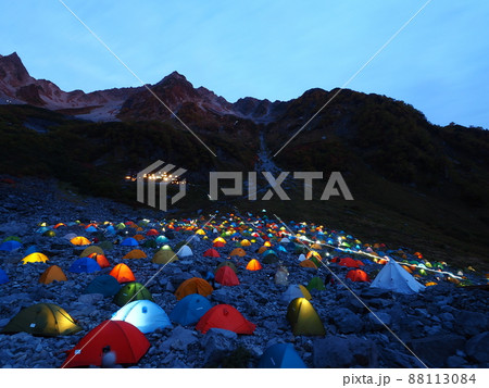 涸沢カールの紅葉 88113084