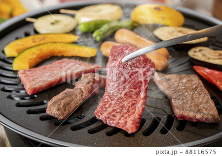 家で楽しむ焼き肉 88116575