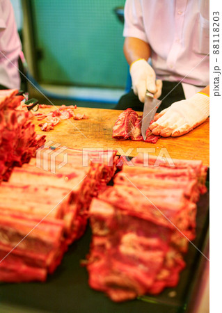 韓国焼肉には欠かせない骨付きカルビ 88118203