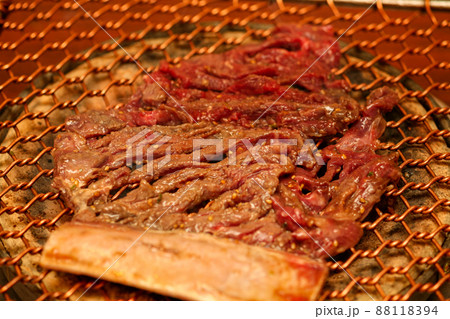 韓国焼肉の有名店の骨付きカルビ 韓国焼肉の有名店の骨付きカルビ 88118394