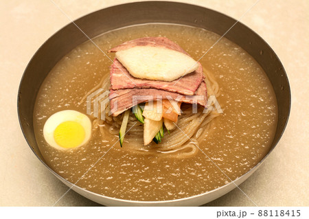 韓国料理定番の老舗の美味しい冷麺 88118415