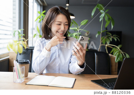 ビジネスシーン　女性 88120336