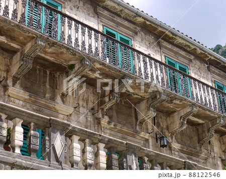 モンテネグロ・世界遺産コトル旧市街ピマの館 88122546