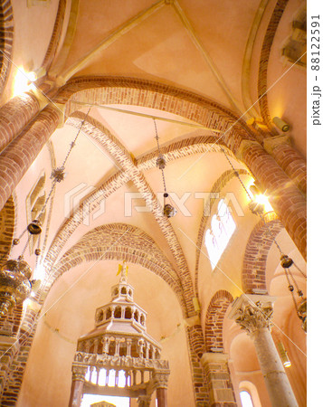 モンテネグロ・世界遺産コトル旧市街　聖トリプン大聖堂 88122591