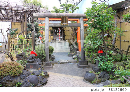 靍護稲荷神社 かくごいなりじんじゃ 上野松坂屋 火防の神 東京都 上野御徒町駅 台東区上野 靍護稲荷神社 かくごいなりじんじゃ 上野松坂屋 火防の神 東京都 上野御徒町駅 台東区上野 88122669