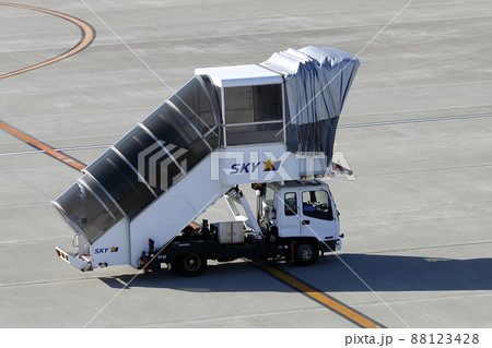 SKYMARK パッセンジャーステップ（タラップ車） 88123428