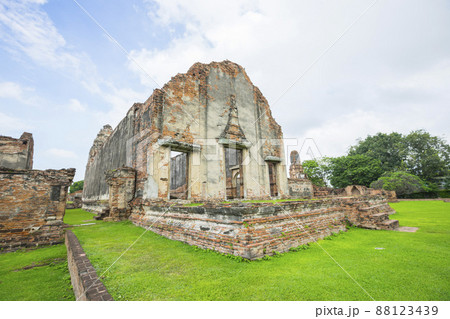Ruin of Wat Phra Si Mahathat in Lopburi,Thailand. 88123439