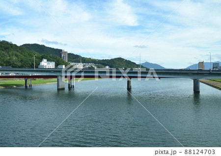 山陽本線、岩国駅から広島駅までの車窓風景 88124703