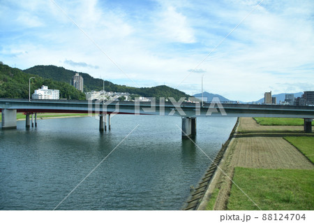 山陽本線、岩国駅から広島駅までの車窓風景 88124704