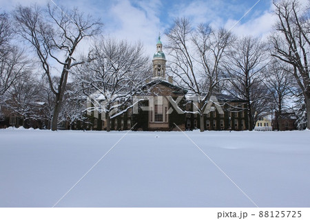 プリンストン大学の雪景色 プリンストン大学の雪景色 88125725