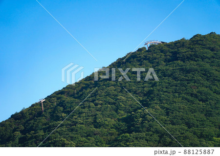 榛名湖・榛名高原を見晴らす榛名山ロープウェイ(群馬県高崎市) 榛名湖・榛名高原を見晴らす榛名山ロープウェイ(群馬県高崎市) 88125887
