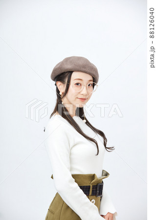 ファッション ベレー帽をかぶる女性 ファッション ベレー帽をかぶる女性 88126040