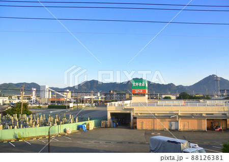2021年。朝の山陽本線新山口駅から徳山駅までの車窓風景 2021年。朝の山陽本線新山口駅から徳山駅までの車窓風景 88126381