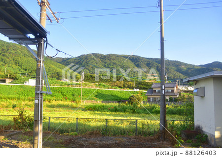 2021年。朝の山陽本線新山口駅から徳山駅までの車窓風景 88126403