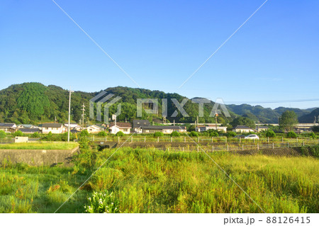 2021年。朝の山陽本線新山口駅から徳山駅までの車窓風景 88126415