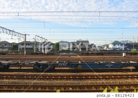 2021年。朝の山陽本線新山口駅から徳山駅までの車窓風景 88126423