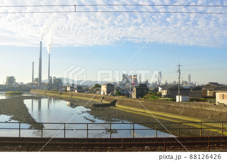 2021年。朝の山陽本線新山口駅から徳山駅までの車窓風景 88126426