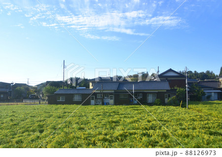 2021年。朝の山陽本線徳山駅から岩国駅までの車窓風景 2021年。朝の山陽本線徳山駅から岩国駅までの車窓風景 88126973