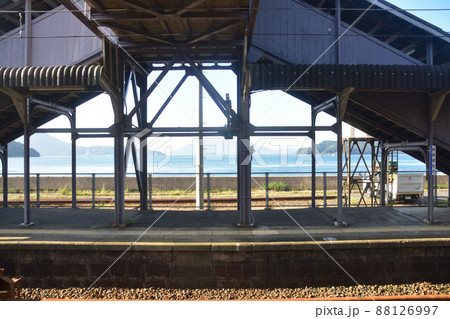 2021年。朝の山陽本線徳山駅から岩国駅までの車窓風景 88126997