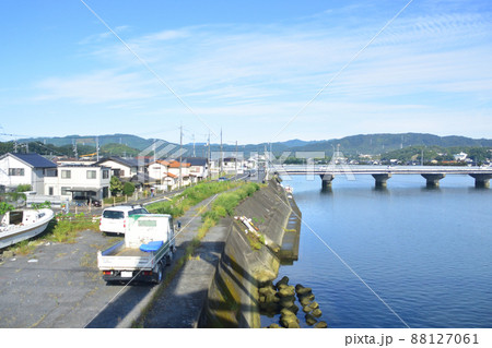 2021年。朝の山陽本線徳山駅から岩国駅までの車窓風景 2021年。朝の山陽本線徳山駅から岩国駅までの車窓風景 88127061