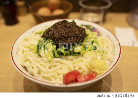岩手県盛岡市の代表的な麺料理「じゃじゃ麺」の大盛サイズ 岩手県盛岡市の代表的な麺料理「じゃじゃ麺」の大盛サイズ 88128248