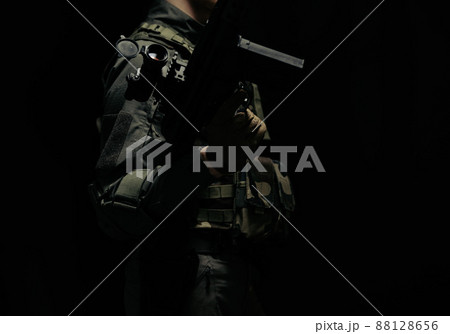銃を構えた兵士 88128656