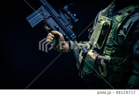 銃を構えた兵士 銃を構えた兵士 88128717