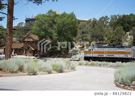 アリゾナ州グランドキャニオン　列車の風景 88129822