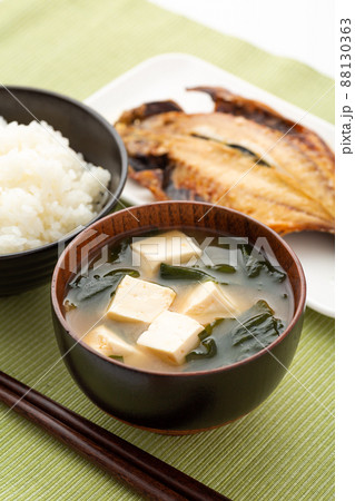豆腐とわかめの味噌汁（和食） 88130363