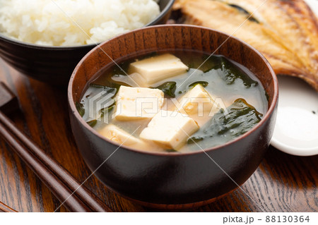 豆腐とわかめの味噌汁（和食） 88130364