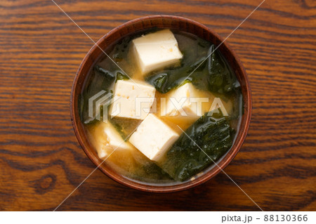 豆腐とわかめの味噌汁 88130366