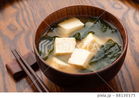 豆腐とわかめの味噌汁 88130375